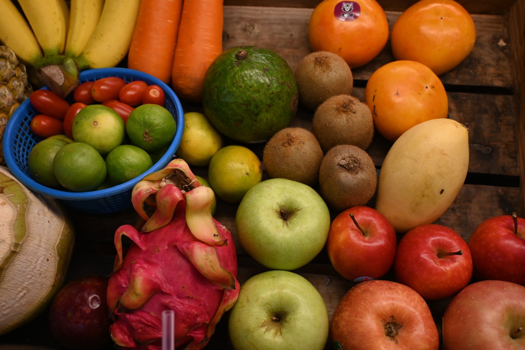 Assortiment de fruits, épices et aliments naturels pour le bien-être